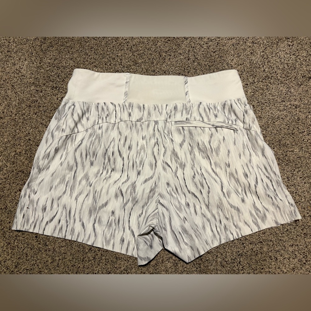 Athleta Trekkie North Shorts Women's size 8 - Picture 5 of 6